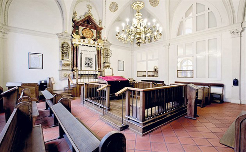 תפילות בבית הכנסת הגבוה בפראג